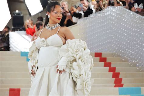 rihanna mec|Why Rihannas 2024 Met Gala Look Might Be Her。